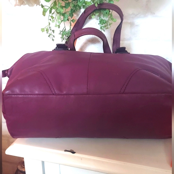COACH Purple Leather Women's Bag 17x10x4 - Picture 3 of 6